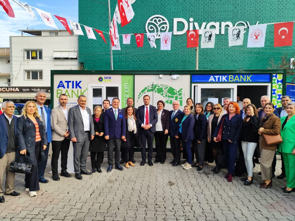 Çiğli Rotary Kulübü’nden Örnek Çevre Projesi Atıkbank Hizmete Girdi