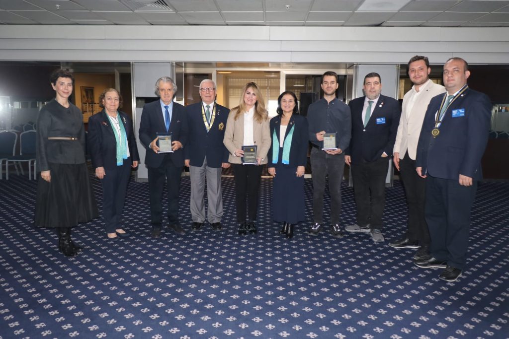 Kurumsal Rotary Kulünü’nden Topluma Değer Katan Ödül Gecesi