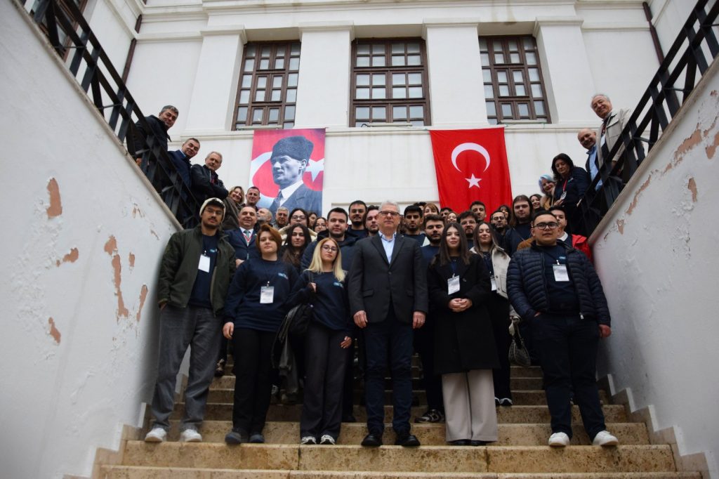 Geleceğin Liderleri “Atatürk Gibi Düşünmek” Temasında Buluştu