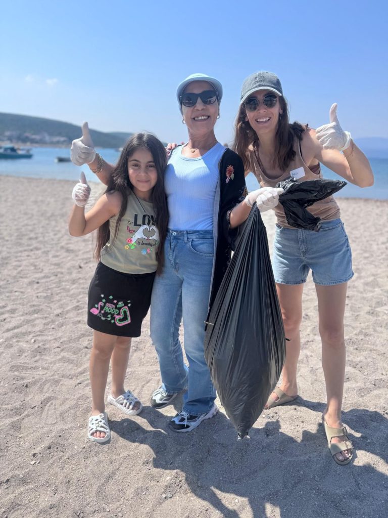 İzmir 100. Yıl Rotary Kulübü Urla Kıyılarını Temizledi