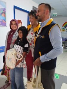 Bolu Rotary Kulübü’nden Hastanede Tedavi Gören Miniklere Anlamlı Ziyaret